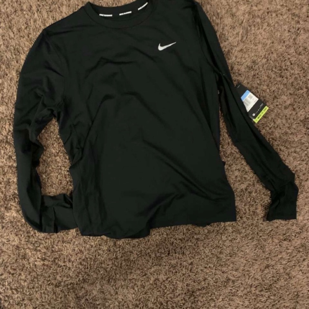 NIKE BUNDLE- JOGGERS, TSHIRT, LONGSLEEVE SHIRT